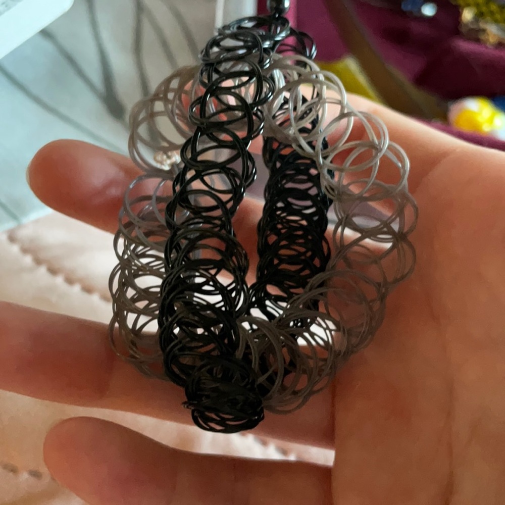 2 chokers